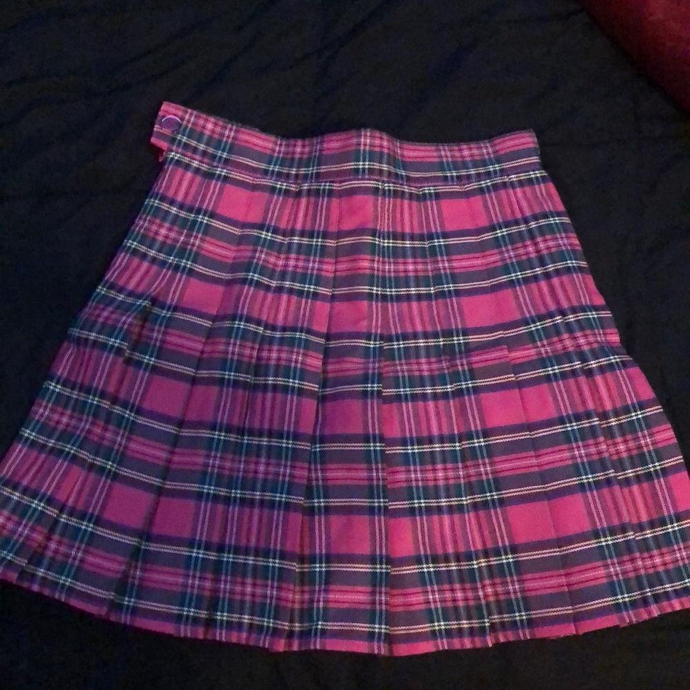 pink pleated skirt